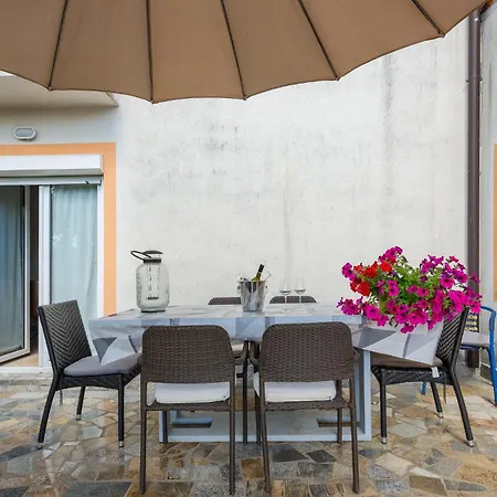 Gorgeous Apartment In Porec With Kitchen * Porec
