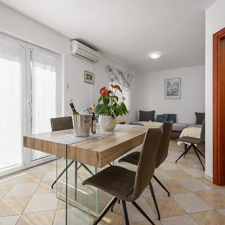 Gorgeous In With Kitchen Appartamento Porec