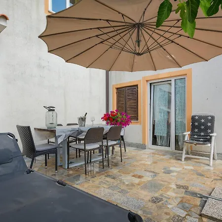 Gorgeous In With Kitchen Appartamento