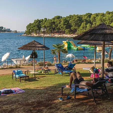 Gorgeous Apartment In Porec With Kitchen Poreč